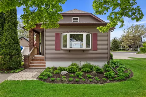 752 Wells, Lake Geneva, WI 53147