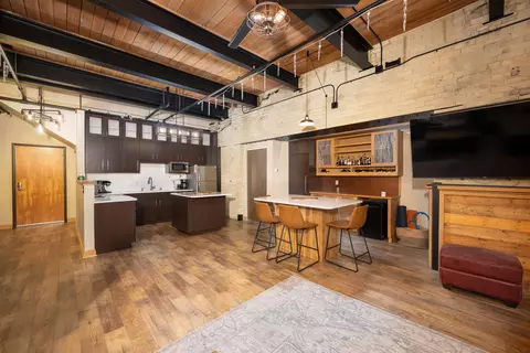 904 E Pearson #103, Milwaukee, WI 53202