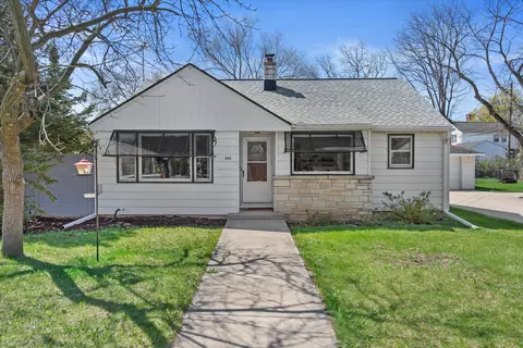 505 Pleasant Vw, Wauwatosa, WI 53226