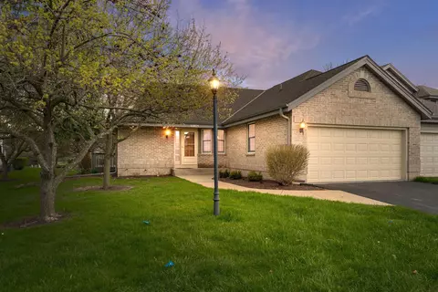 1909 Springbrook N #A, Waukesha, WI 53186