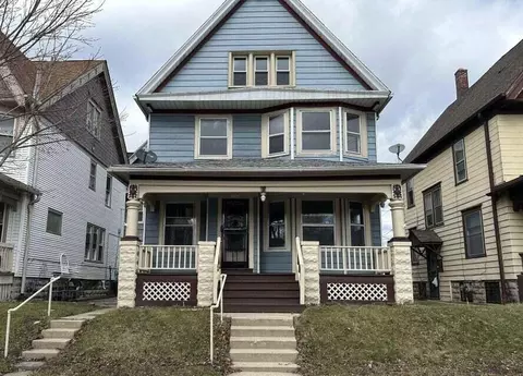 4722 W Garfield, Milwaukee, WI 53208
