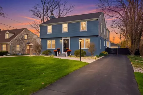 514 E Community, Fox Point, WI 53217