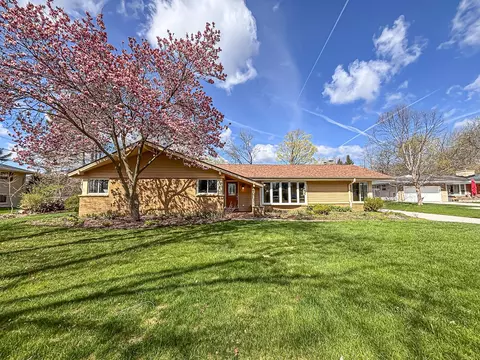 1185 Apache, Brookfield, WI 53005