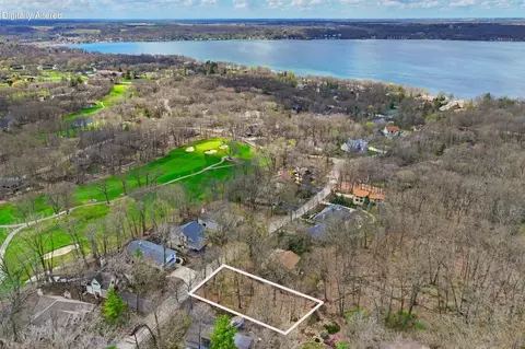 104 Saint Andrews, Fontana, WI 53125