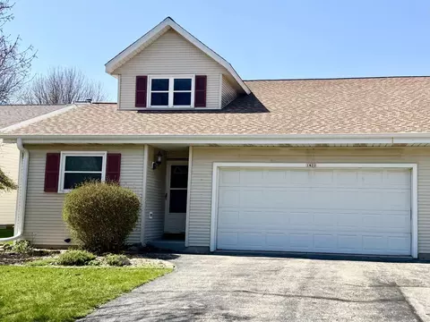 1422 Vogt, West Bend, WI 53095