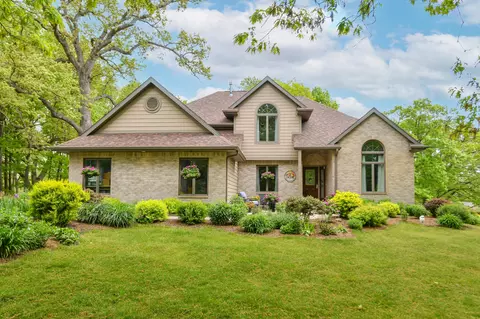 225 Ridge Line, Burlington, WI 53105