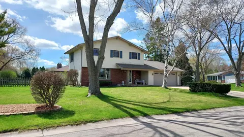 15415 W Fenway, New Berlin, WI 53151