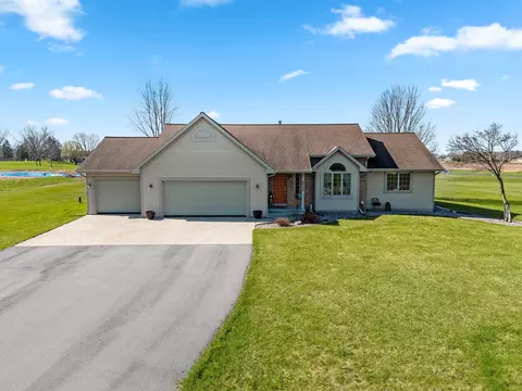 6732 Apple Blossom, Wrightstown, WI 54126