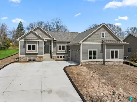 1508 Highlandview, West Bend, WI 53095