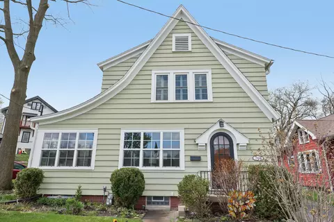208 Oakland, Waukesha, WI 53186