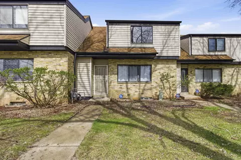 10120 W Kiehnau, Milwaukee, WI 53224