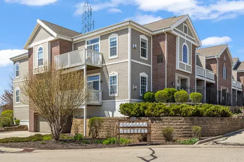 1540 Roxbury #201, Waukesha, WI 53186