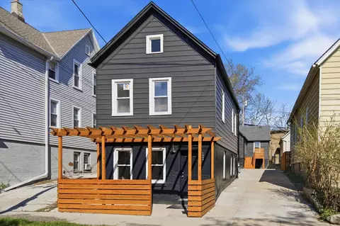 1850 N Warren, Milwaukee, WI 53202