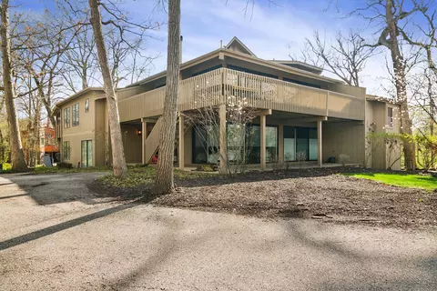 501 Abbey Spgs # C, Fontana, WI 53125