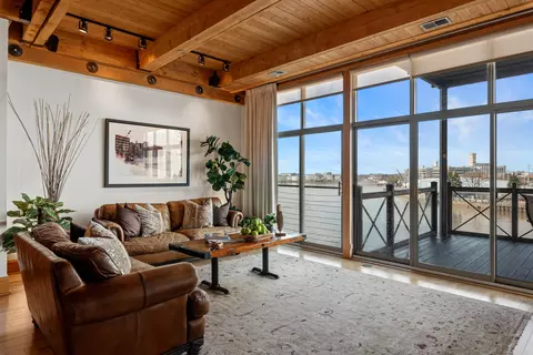 601 Erie #315, Milwaukee, WI 53202