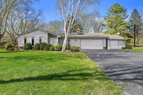 w311s8635 Cherokee, Mukwonago, WI 53149