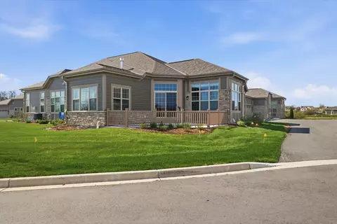 s99w13828 Clubhouse #25-74, Muskego, WI 53150