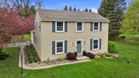 10606 Robinwood, Cedarburg, WI 53012