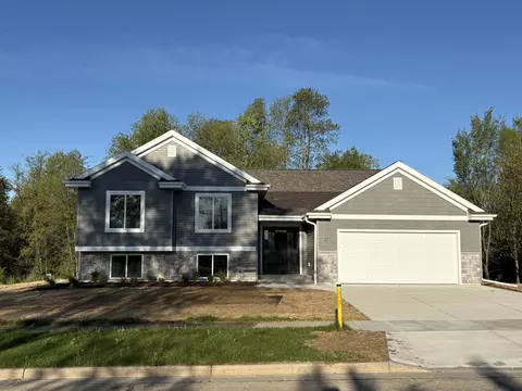 271 Cardinal, Sullivan, WI 53178