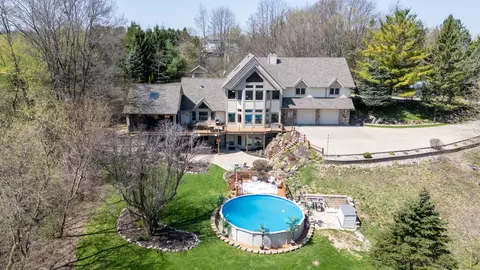 7430 Aurora, Wayne, WI 53090