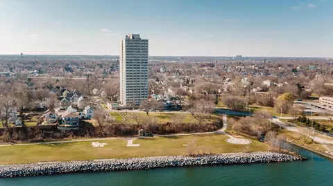 2525 S S Shr #2A, Milwaukee, WI 53207