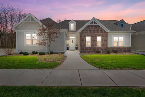 2165 W Colonial Woods, Oak Creek, WI 53154