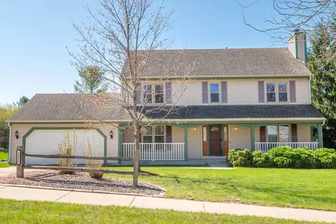 1430 Sunnyridge, Pewaukee, WI 53072