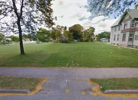 2737 N 6th, Milwaukee, WI 53212
