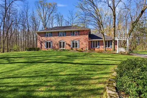 4550 W Thorncrest, Franklin, WI 53132