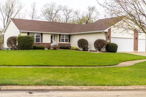 1404 Willow, Harvard, IL 60033