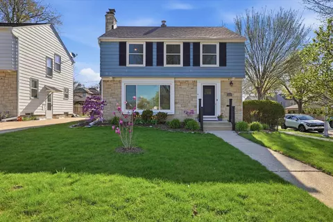 2404 N 89th, Wauwatosa, WI 53226