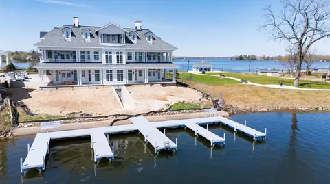 503 N N Lk #1, Oconomowoc, WI 53066