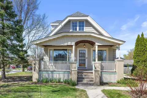 7826 W Cold Spg, Greenfield, WI 53220