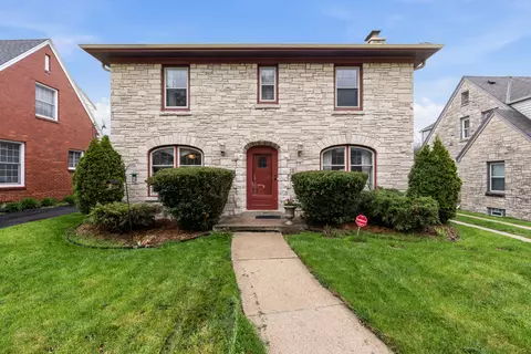 2790 N Avondale, Milwaukee, WI 53210