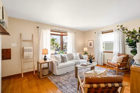 129 E Ohio, Milwaukee, WI 53207