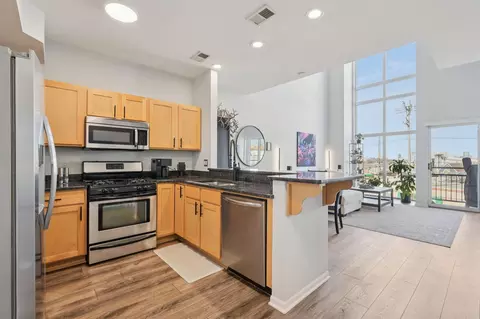 2121 S Kinnickinnic #105, Milwaukee, WI 53207