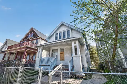 2362 N Holton, Milwaukee, WI 53212