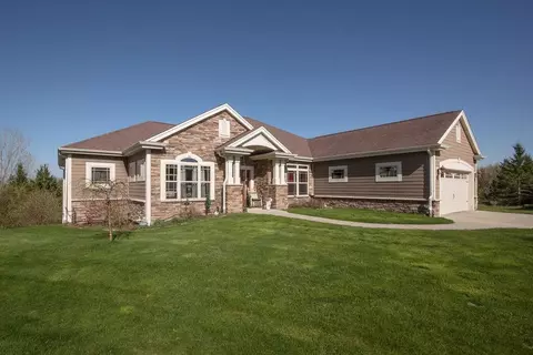 n5194 Blue Valley Road, Herman, WI 53027