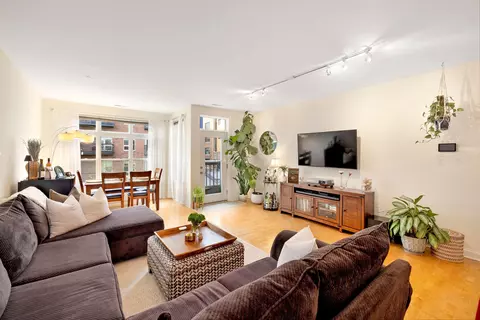 1915 N Water #400, Milwaukee, WI 53202