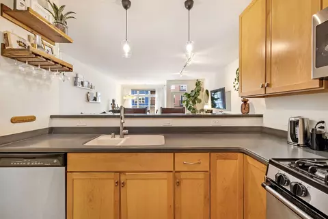 1915 N Water #400, Milwaukee, WI 53202