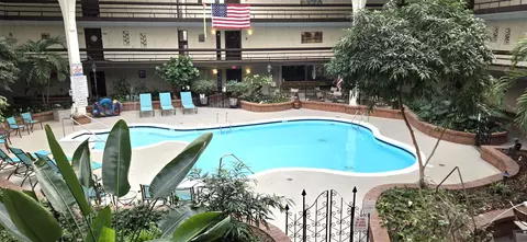 5200 S Tuckaway #201, Greenfield, WI 53221