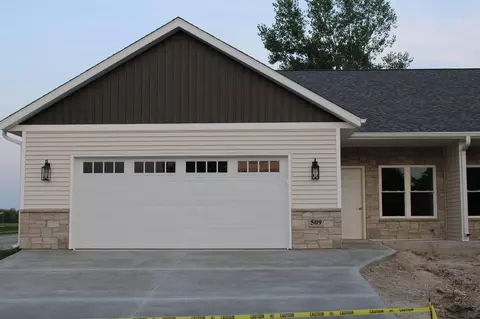 509 Emerald #16, Kewaskum, WI 53040