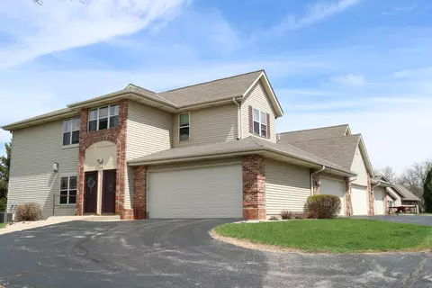 1022 E Woodview # 3, Slinger, WI 53086