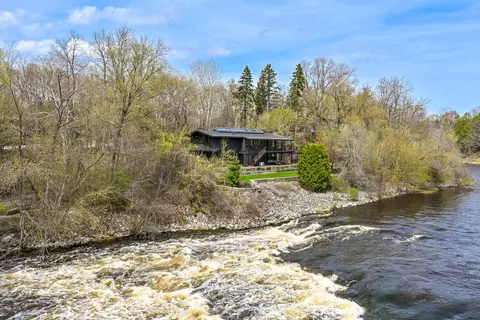 1802 S Green Bay, Grafton, WI 53024