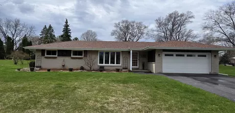5359 S Allenwood, Hales Corners, WI 53130