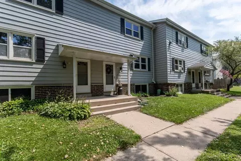 228 Wolf #3, Dousman, WI 53118