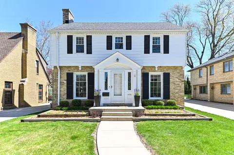 2536 N 88th, Wauwatosa, WI 53226