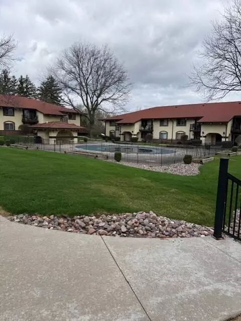 n82w13520 Fond Du Lac #C-204, Menomonee Falls, WI 53051