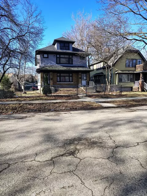 3733 W Sarnow #3735, Milwaukee, WI 53208