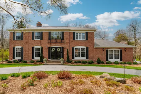 18245 Le Chateau, Brookfield, WI 53045
